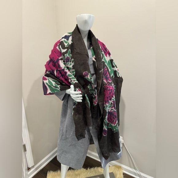 Large Virginia Johnson merino Wool Shawl - Picture 3 of 8